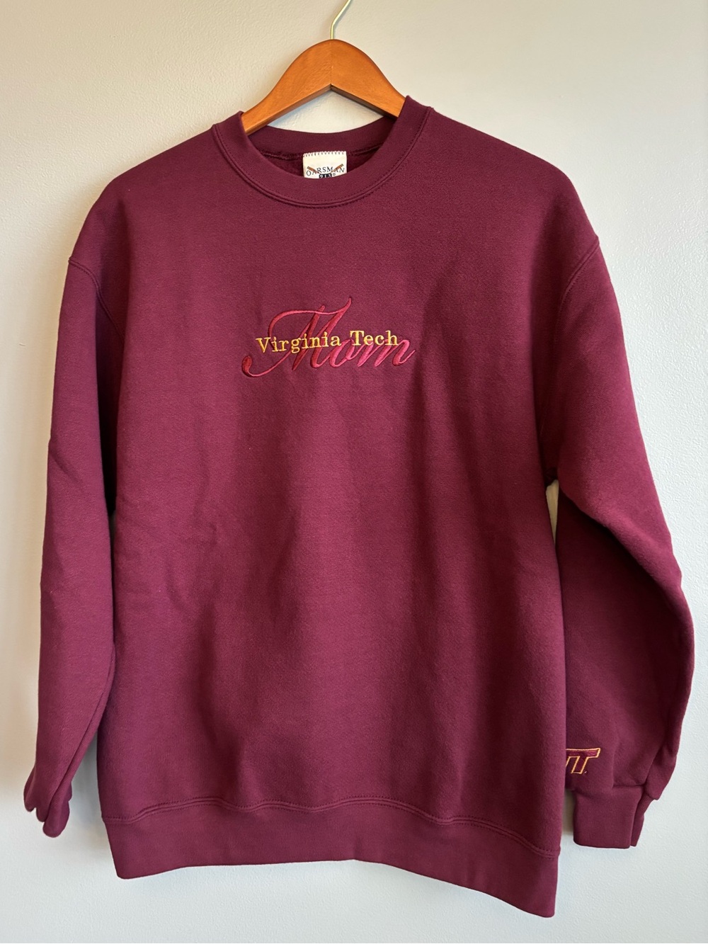 “Virginia Tech Mom” Embroidered Long Sleeve Pullover Sweater Oarsman Medium